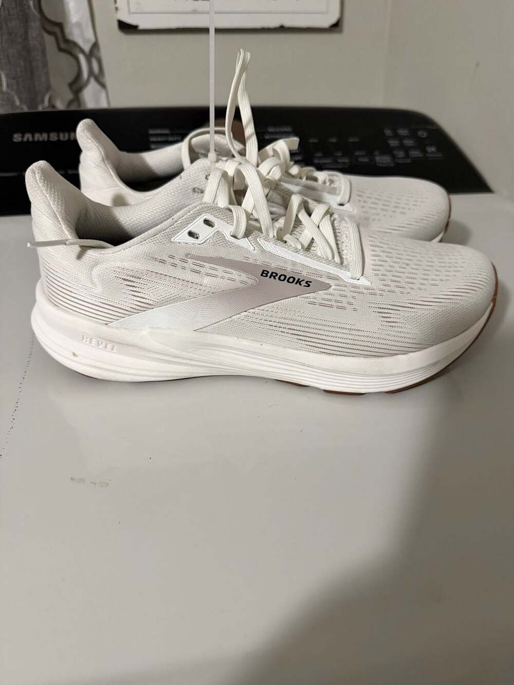 Women's Brooks Revel 8 Running Shoes, White/Chateau Size 9 Wide (D)